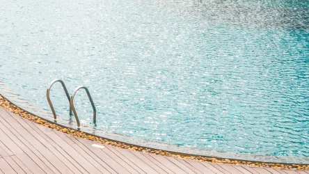 El mito de la corrosión en la electrólisis salina para piscinas: Verdad vs. Ficción